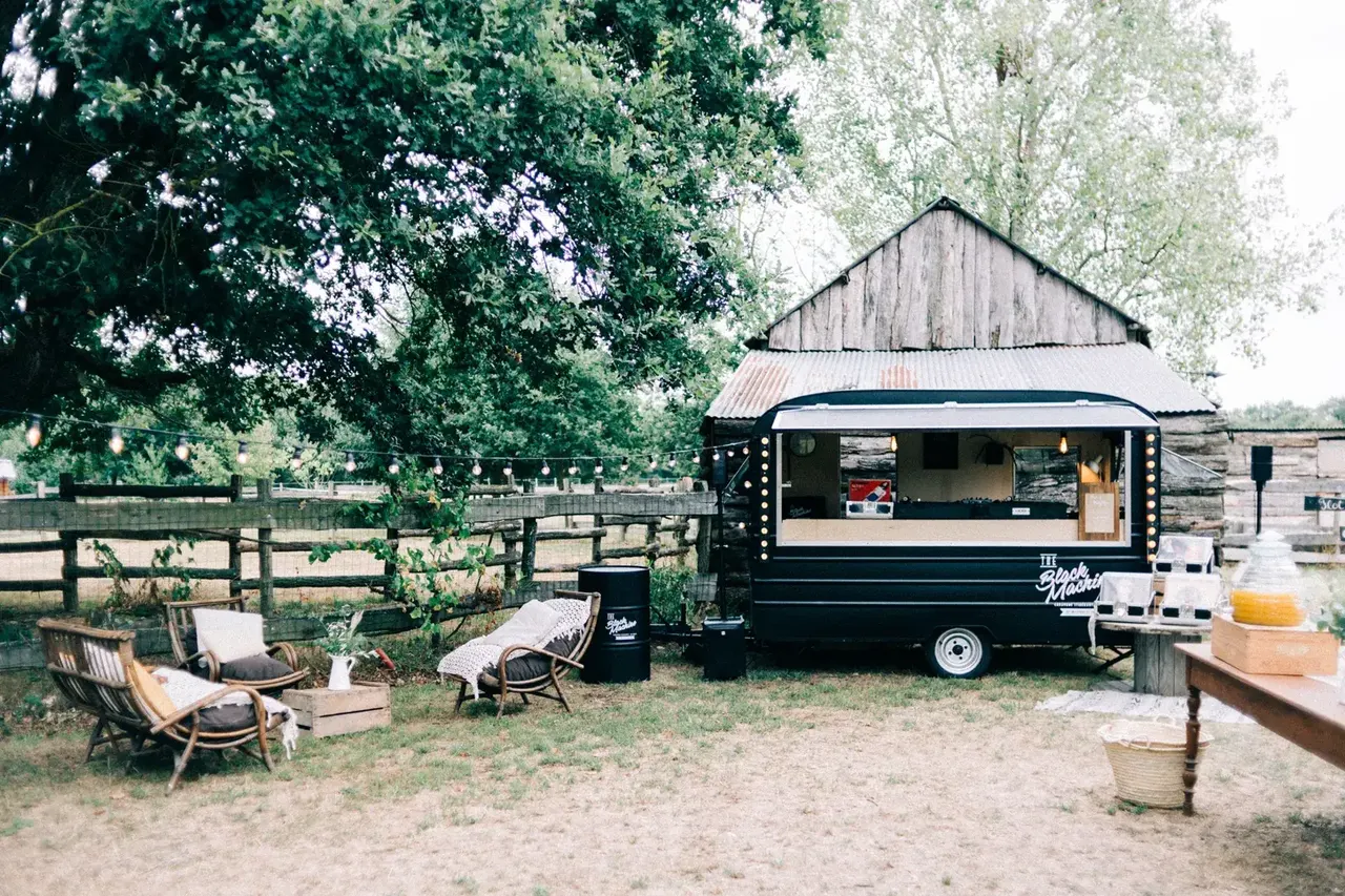 Food-truck DJ pour l'ambiance musicale — Domaine de La Ruade