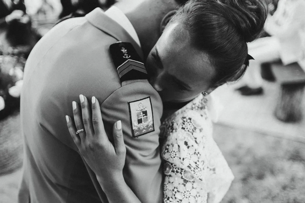 Instant tendre entre les mariés — Domaine de La Ruade
